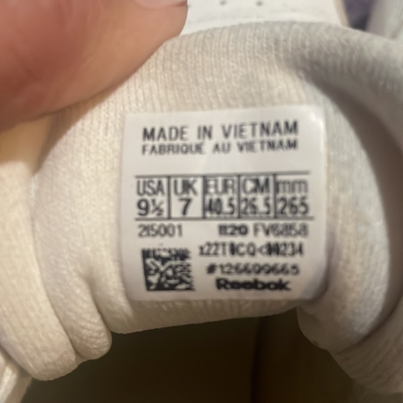 Really cool iridescent and white Reebok tennis shoes - Picture 4 of 7